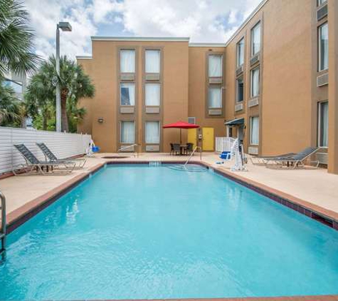 Comfort Inn & Suites Fort Lauderdale West Turnpike - Fort Lauderdale, FL