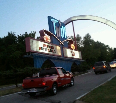 B&B Theatres Twin Drive-in - Independence, MO