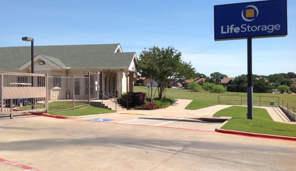 Life Storage - Bedford, TX