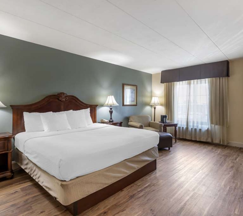 Best Western Plus Steeplegate Inn - Davenport, IA