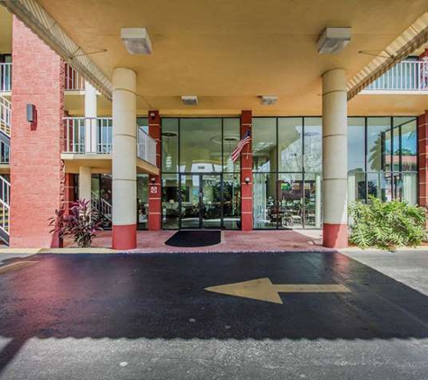 Quality Inn & Suites at Tropicana Field - Saint Petersburg, FL