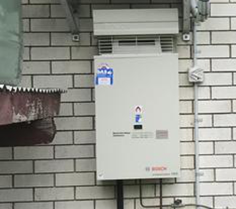 Electric Lizard Electrical Services - Noosa Heads, QLD. Outdoor air-conditioning unit up on a stand