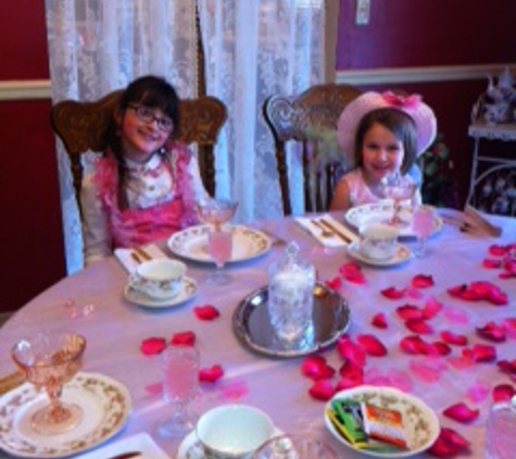 Little Ladies and Lace Tea Parlor - Holts Summit, MO