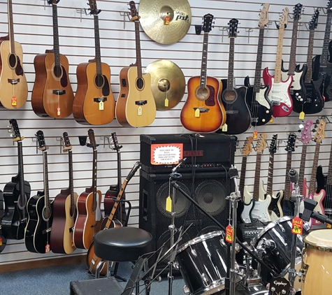 Pawn World - Van Buren, AR. Guitars of all brands and types