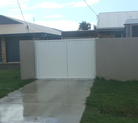 Fenceline (QLD) - Landsborough, QLD