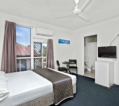 Beach House Motel - North Ward, QLD