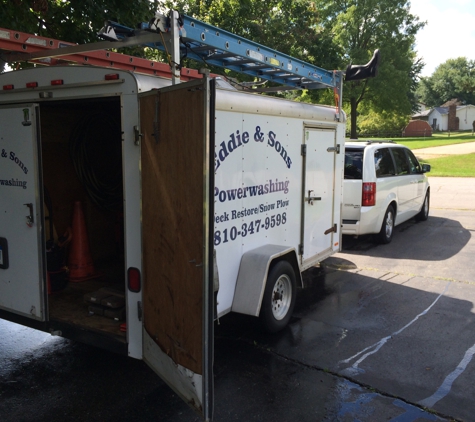 EDDIE & SONS POWERWASHING/SNOW REMOVAL/ASPHALT RESEALING OF FLUSHING, MI - Flushing, MI