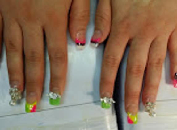 Lovely Nails & Spa - Towson, MD