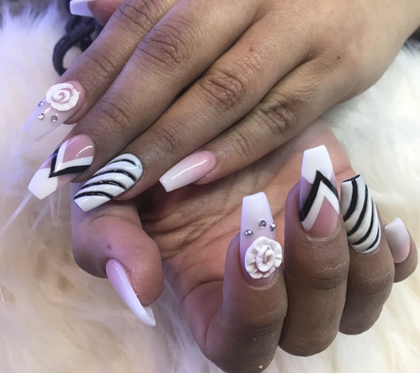 Avalon Nails Spa - San Angelo, TX. Ombré with 3D designs by Jerry 