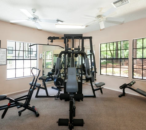 Country Club Park Apartments - Deland, FL