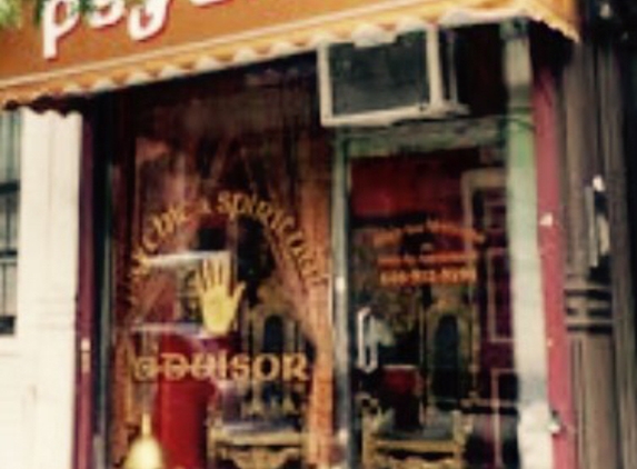 Psychic & Spiritual Advisor - New York, NY. A beautiful space with my favorite Psychic Nicole!