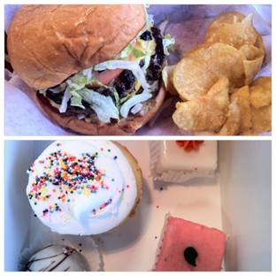 Twin's Burgers and Sweets - Lafayette, LA