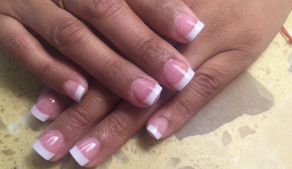 Diamond nail salon - Windcrest, TX