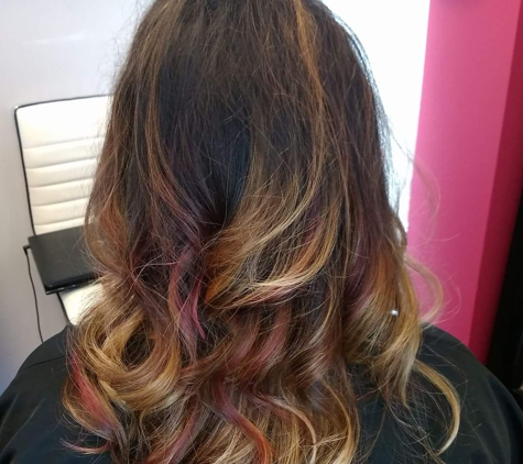 Be Tamed Hair Studio - Dallas, TX