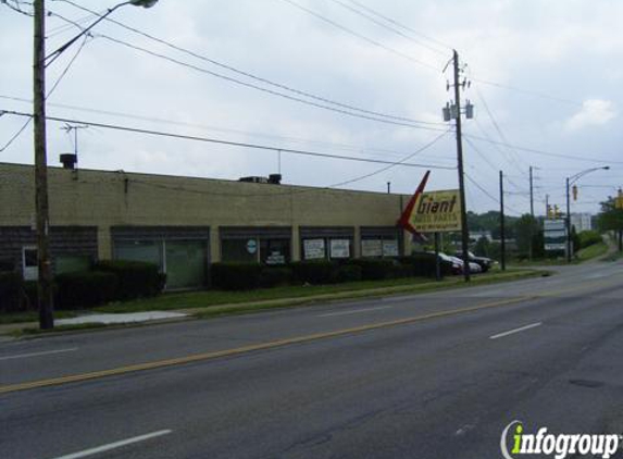 Giant Auto Parts & Auto Wrecking - Akron, OH