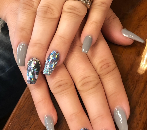 Tuyet Royal Nails - Peoria, AZ