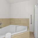 Holiday Inn Express & Suites Vandalia by IHG - Hotels