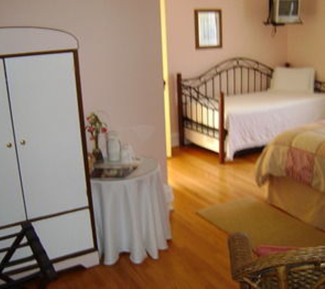 Four Creeks Bed & Breakfast - Girard, PA