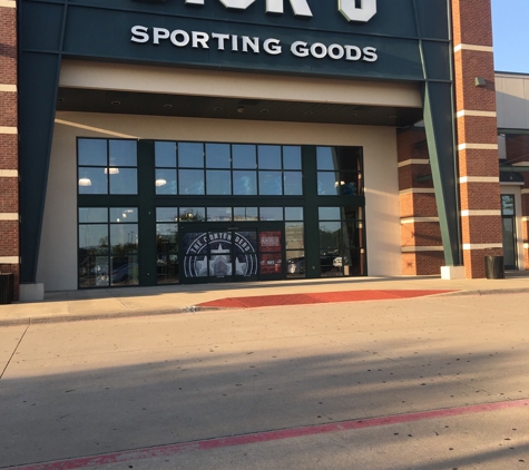 DICK'S Sporting Goods - Cedar Hill, TX