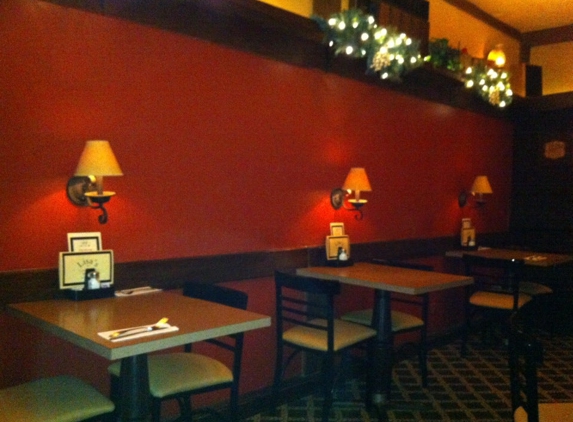 Lisa's Pizzaria Restaurant & Cocktail Lounge - Milwaukee, WI