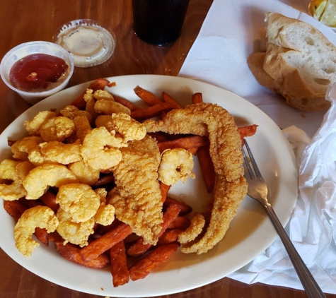 Salvos Seafood Restaurant - Belle Chasse, LA