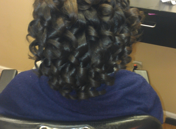 angels dominican hair salon - wilmington, DE