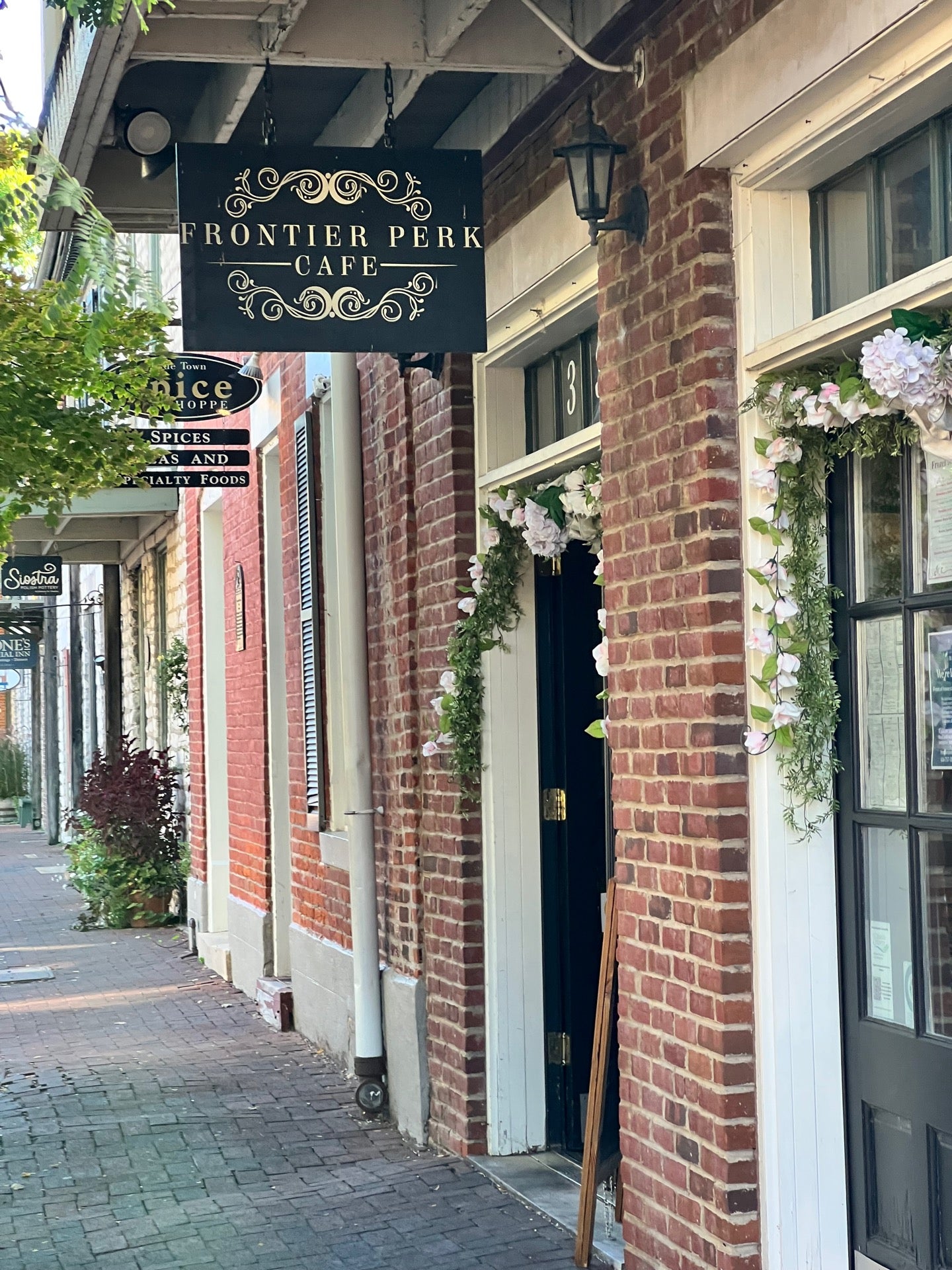 Frontier Perk Cafe - Saint Charles, MO 63301