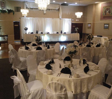 Edgemont Caterers - Philadelphia, PA. The classic white & cream look stunning with a touch of color!