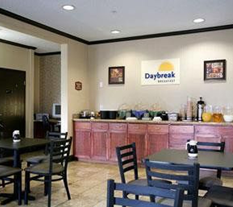 Days Inn & Suites by Wyndham Vancouver - Vancouver, WA