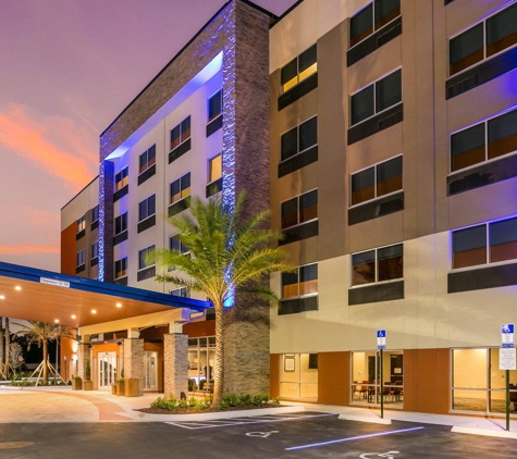 Holiday Inn Express & Suites Jacksonville - Town Center - Jacksonville, FL