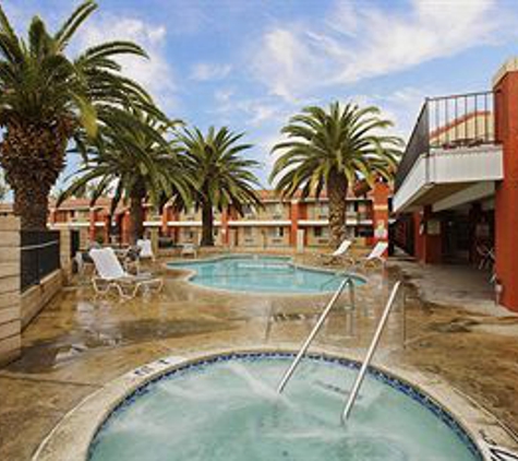 Days Inn by Wyndham Hemet - Hemet, CA