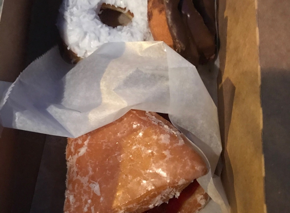 Donut Den - Nashville, TN