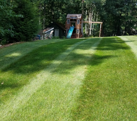 Stacy Lawn & Landscape - Milford, NH. Weekly Lawn Mowing In Milford NH