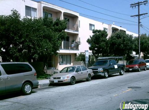 Lennox Lanai Apartments - Van Nuys, CA