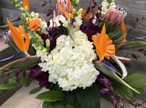 Everest Florist and Gifts - Sacramento, CA