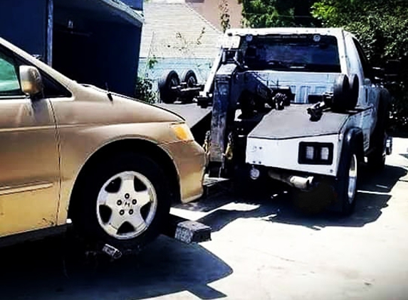 CASH FOR CARS / Solis Towing Services - Commerce, CA