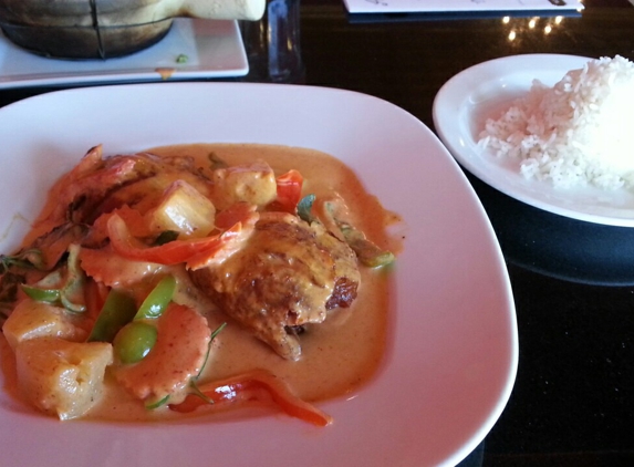 Anong's Thai Cuisine - Laramie, WY. Roasted Duck Curry with white rice