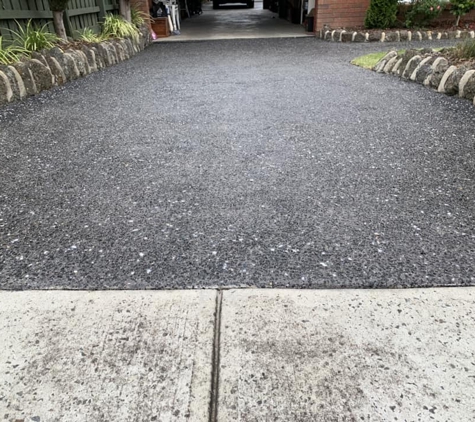 Hands on Concrete Vic