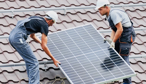Solartec Luma - Sarasota, FL. Installing panels