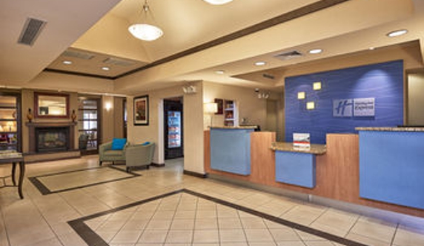 Holiday Inn Express & Suites El Paso Airport - El Paso, TX