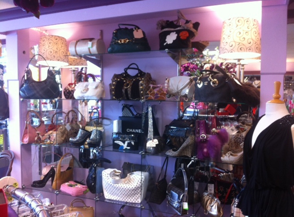 Samira's upscale Consignment Boutique - Grosse Pointe Woods, MI