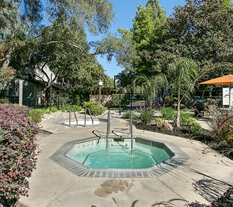 The Falls at Arden Apartments - Sacramento, CA