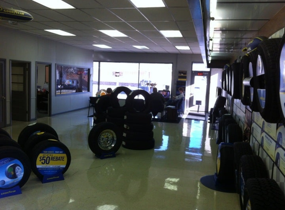 Plaza Tire Service - Jefferson City, MO