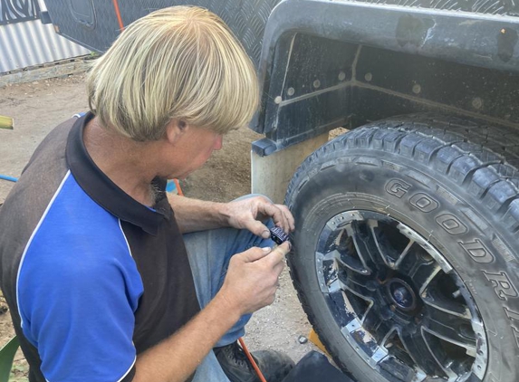 Baldwin's Tractor & 4WD Dismantlers - Smoky Bay, SA. Best service ever!
