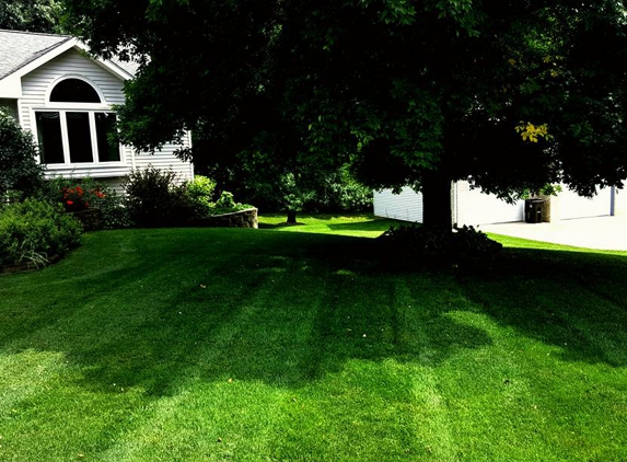 Corridor Lawn Care - Coralville, IA