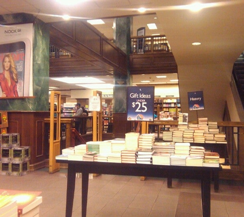 Barnes & Noble Booksellers - Kansas City, MO