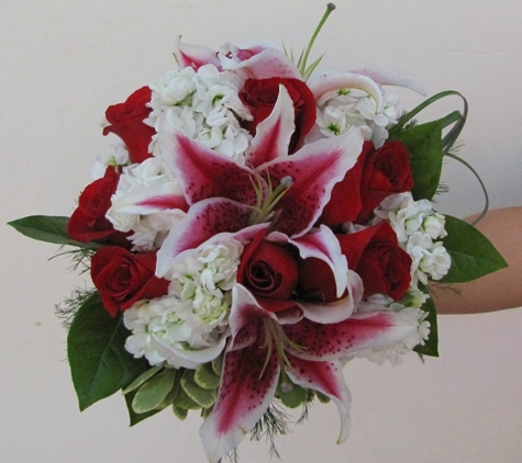 Dietz Flower Shop and Tuxedo Rental - Seguin, TX