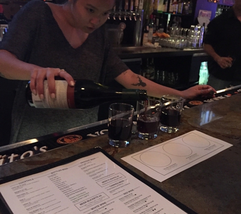 Oz Restaurant & Bar - Arlington, VA