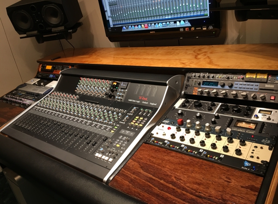 Wasser Studio - Pocasset, OK. SSL XL Desk