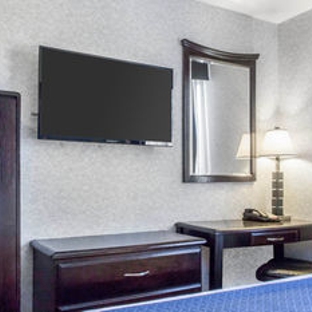 Quality Inn - Floral Park, NY